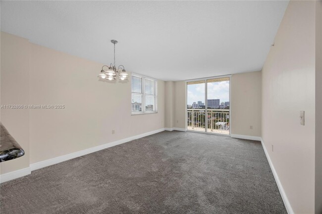 Building Photo - 3000 Coral Wy