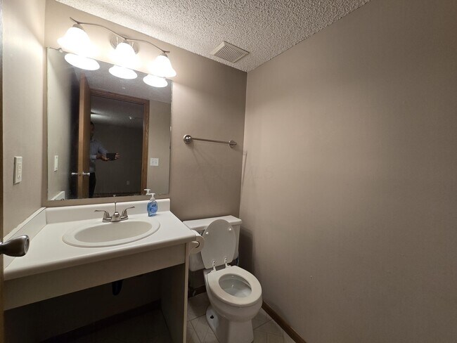 Building Photo - 5690 Kilbury Ln