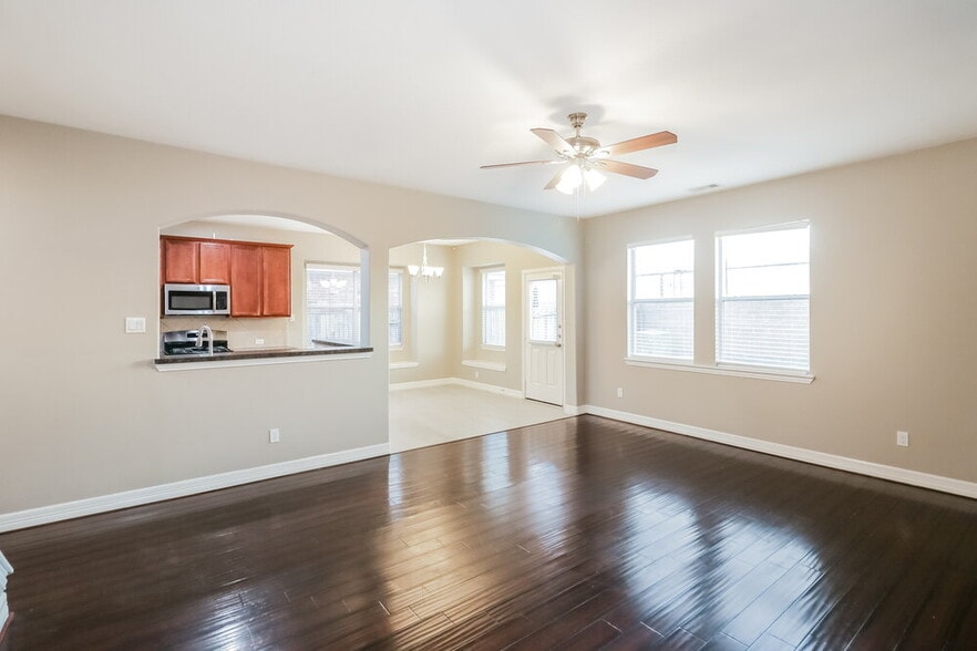 Building Photo - 8414 Parapet Pl