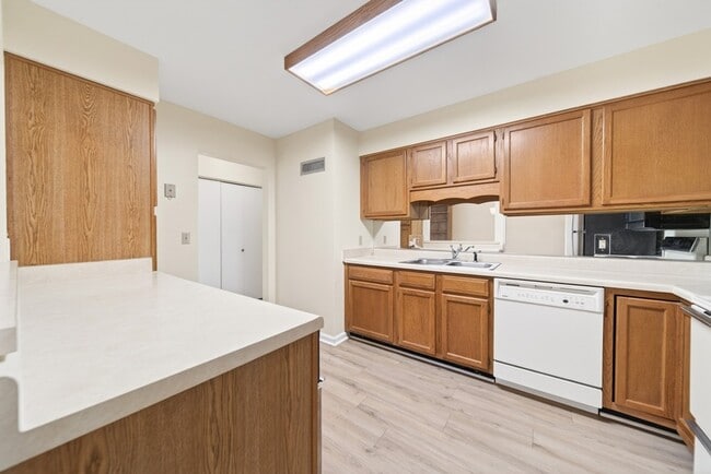 Building Photo - 200 Sanders Ferry Rd