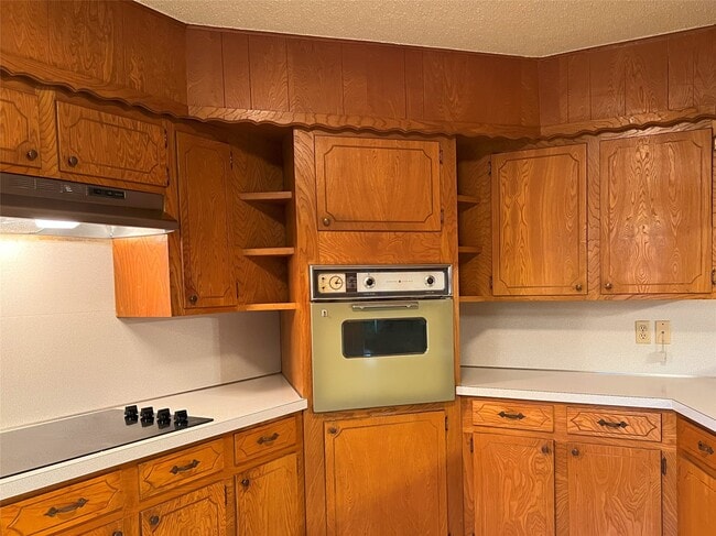 Building Photo - 401 Oakhill Dr