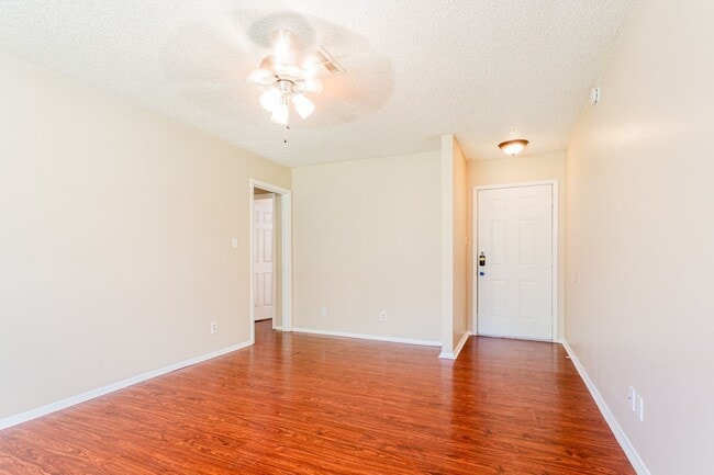 Building Photo - 3004 Pecan Springs Rd