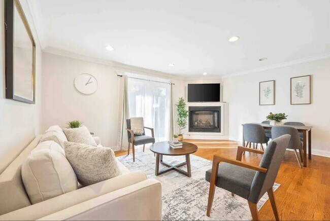 Building Photo - 408 N Windsor Dr