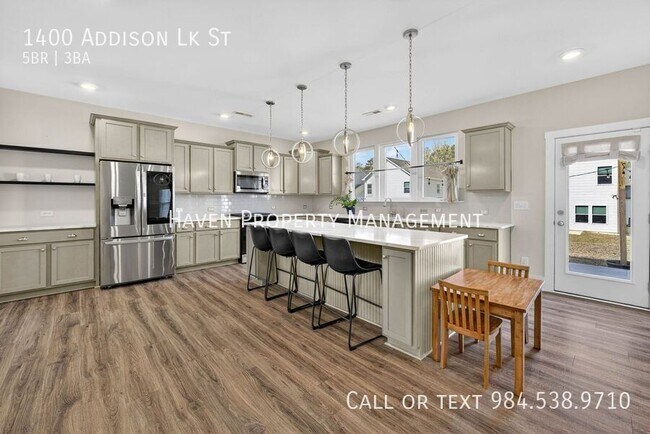 Building Photo - 1400 Addison Lk St