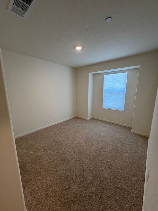 Building Photo - Beautiful New Home for rent in Tulare!