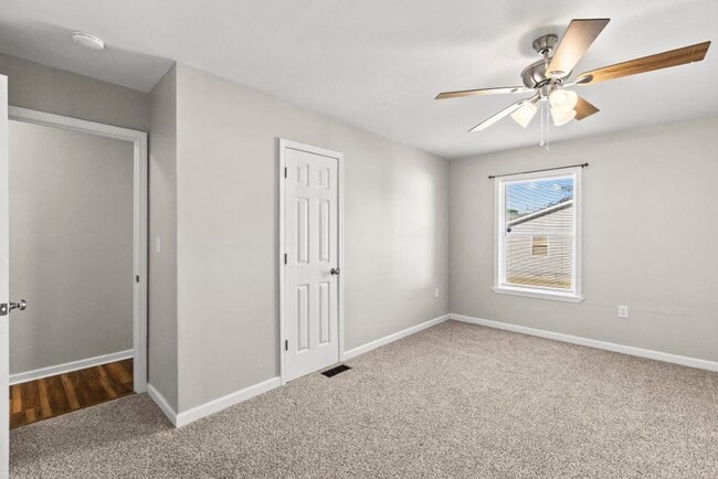 Building Photo - Newly Remodeled Hubert Home