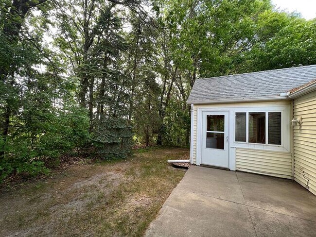 Building Photo - End Unit Single Level Townhouse, New Floor...