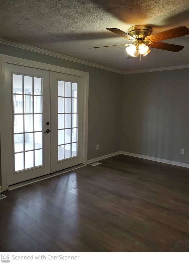 Building Photo - Beautiful, spacious 3 bed 2 bath home in E...