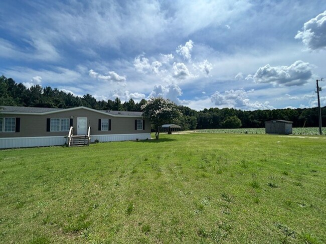 Building Photo - Spacious 3-Bed, 2-Bath Manufactured Home o...