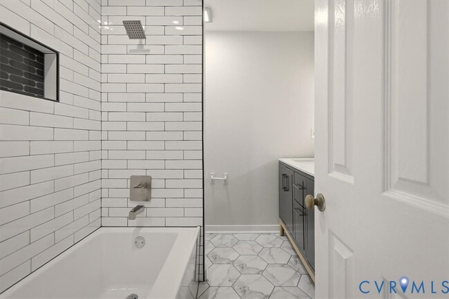 Building Photo - 5600 Woods Walk Rd