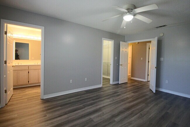 Building Photo - 414 Whirlaway Ct