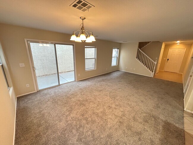 Building Photo - Beautiful 3 bedroom / 2.5 bath home!