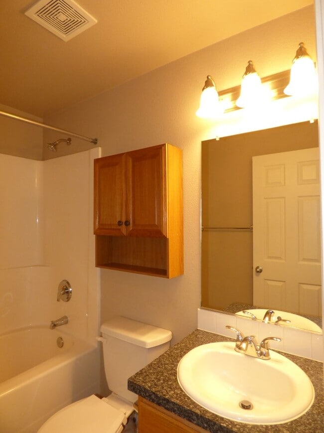 Building Photo - 3 bed 2.5 bath House in Stayton!! Close to...