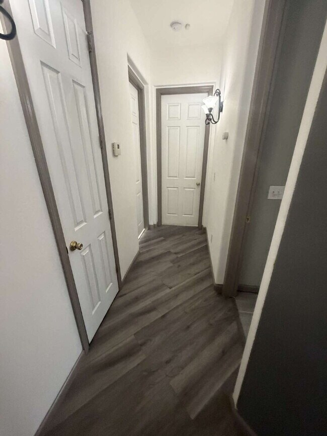 Building Photo - Beautiful 3 Bedroom, 2 Bathroom Home with Open Floor Plan & Spacious Backyard