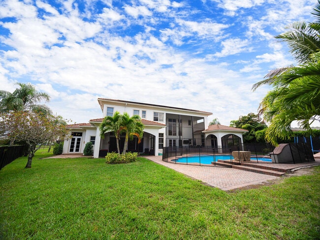 Building Photo - 9525 Captiva Cir