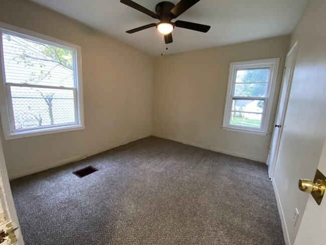 Building Photo - Charming West Akron Ranch with Walk-Throug...