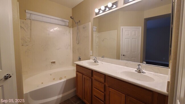 Building Photo - 3 Bedroom home located near Mountains Edge.