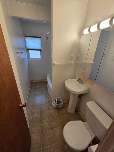 Building Photo - 27 9th St