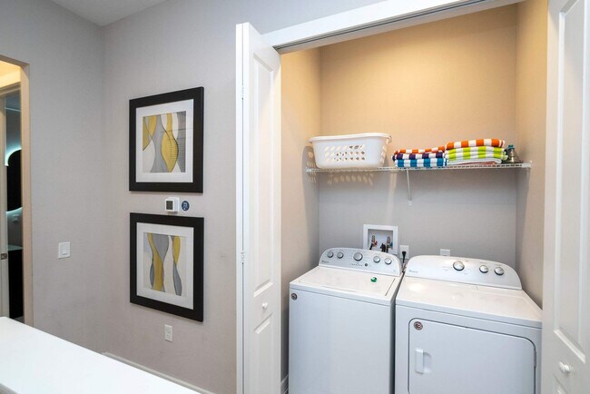 Building Photo - 7592 Sunny Dreams Ln
