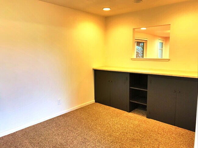 Building Photo - 3-bed 2-bath home with amazing views of Placerville!