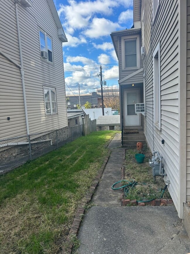 Building Photo - 4-bedroom duplex in south Steelton