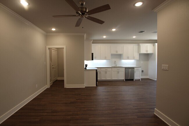 Building Photo - COMING SOON! Luxury 3 Bedroom 2 Bath Townh...