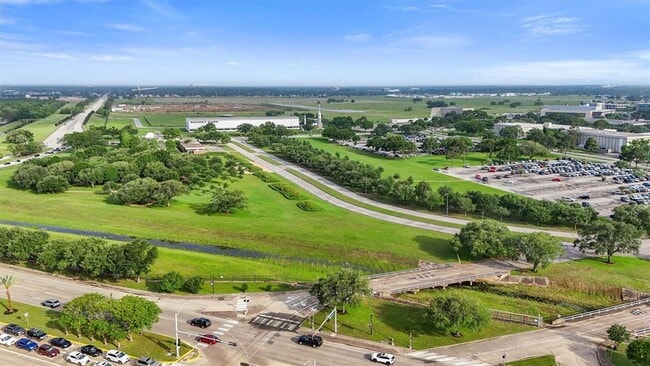 Building Photo - 18118 Lakeside Ln