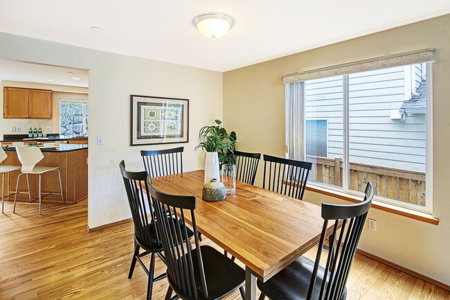Building Photo - 4bd/2.5ba Renton Home