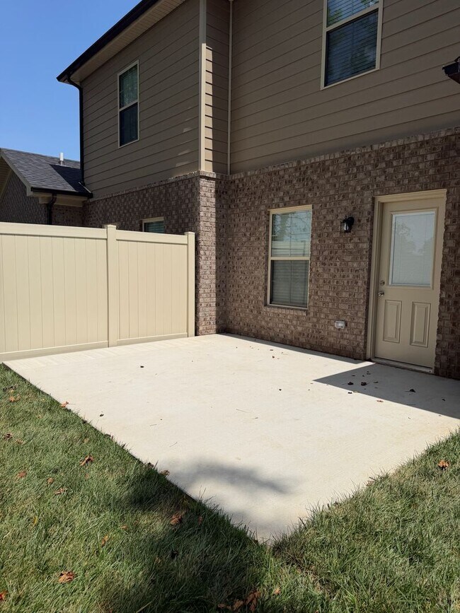Building Photo - 933/935 Rodeo Court