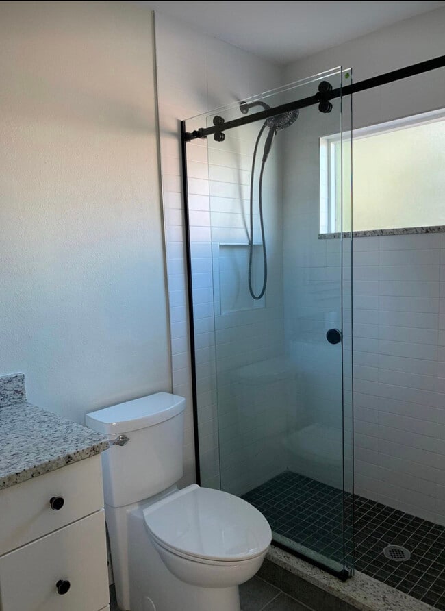 Building Photo - 413 S Melville Ave