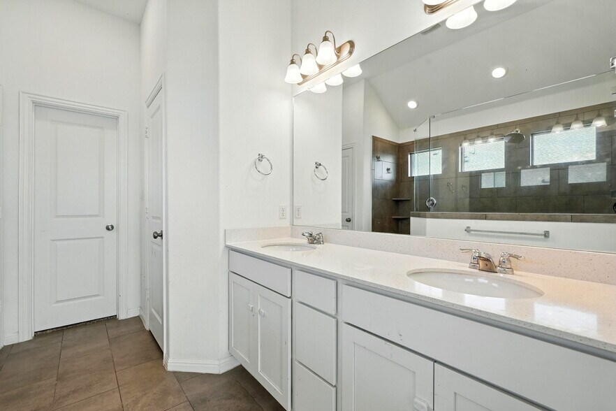 Building Photo - 1544 Devine Lake Bnd
