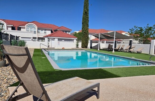 Building Photo - 1200 Glen Canyon Dr