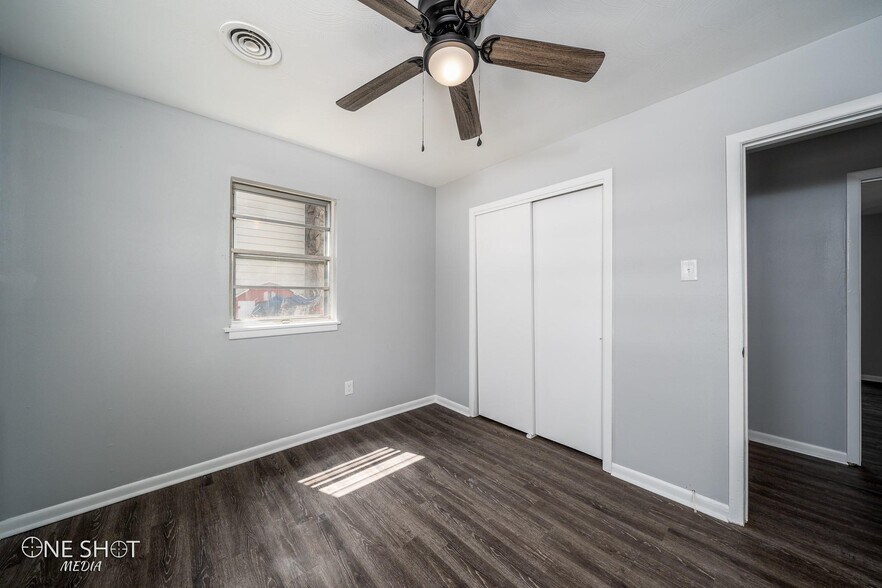 Building Photo - 2117 Yorktown Dr
