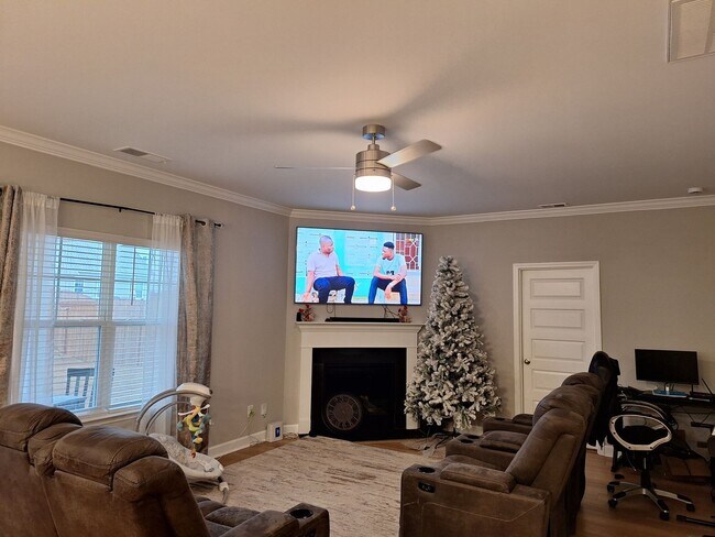 Building Photo - Beautiful Five Bedroom Home Located in Northeast Columbia!