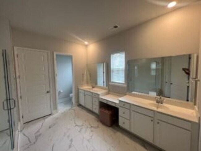 Building Photo - Beautiful Summers Corner 5Bed/4.5Bath