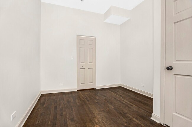 Building Photo - 2634 W Cortez St