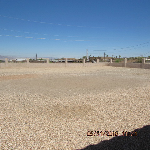 Building Photo - 3 Bedroom 2 bathroom 3 car garage