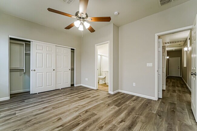 Building Photo - 11390 W Massey Dr