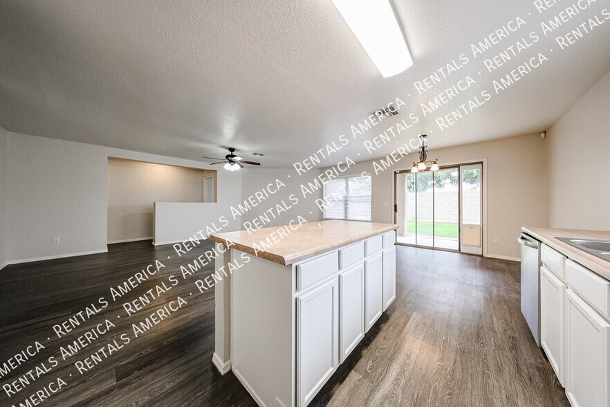 Building Photo - 8554 E Meseto Ave