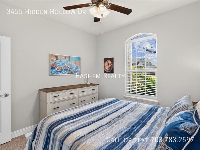 Building Photo - 3455 Hidden Holw Dr