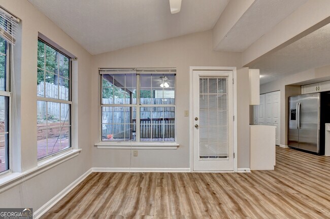 Building Photo - 2115 Glynmoore Dr