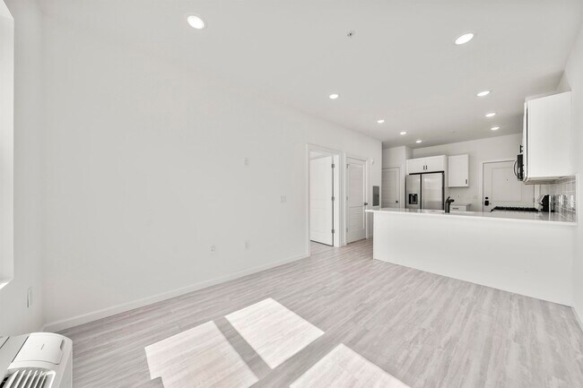 Building Photo - 51 E Main St