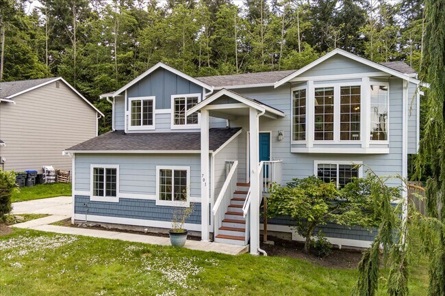 Building Photo - Beautiful Spacious 4 Bedroom 2.75 Bathroom...