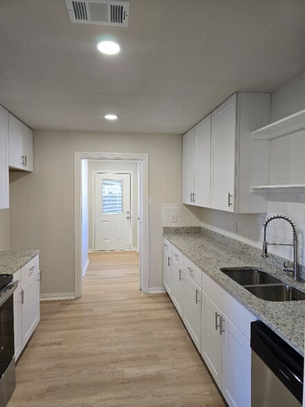 Building Photo - 502 S Pearl St