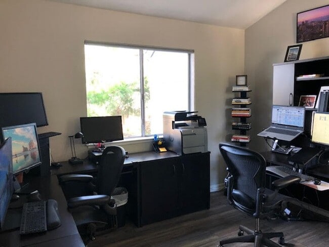 Building Photo - Desirable Redwood Shores Townhouse