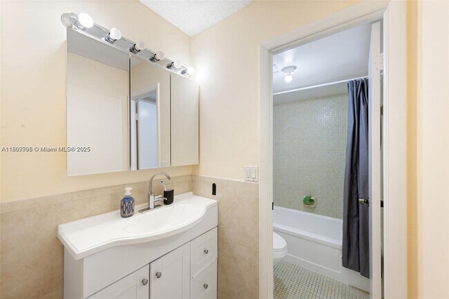 Building Photo - 3161 S Ocean Dr