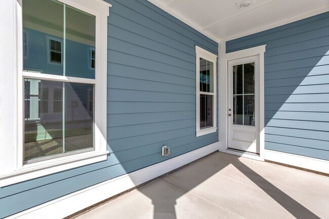 Building Photo - "Resort-Style Living Begins Right at Your ...