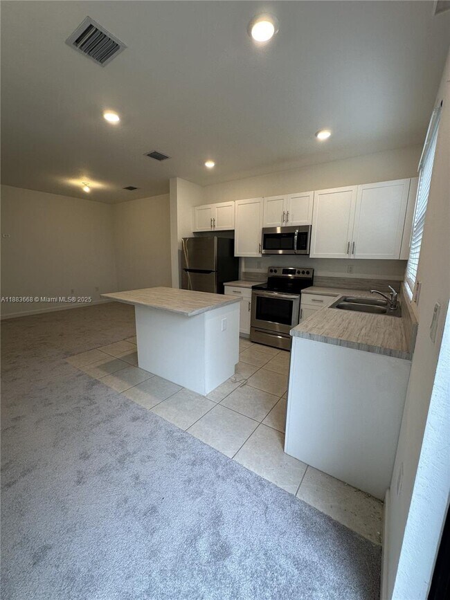 Building Photo - Northeast 3rd Place, North Miami Beach, FL 33179 - 3 BR 3 BA townhouse