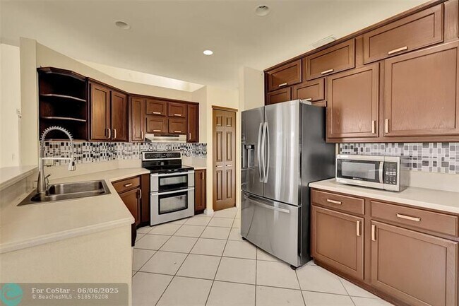 Building Photo - 3829 NW 62nd Ct