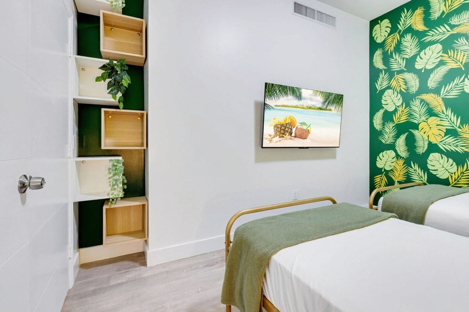 Building Photo - 777 N Ocean Dr